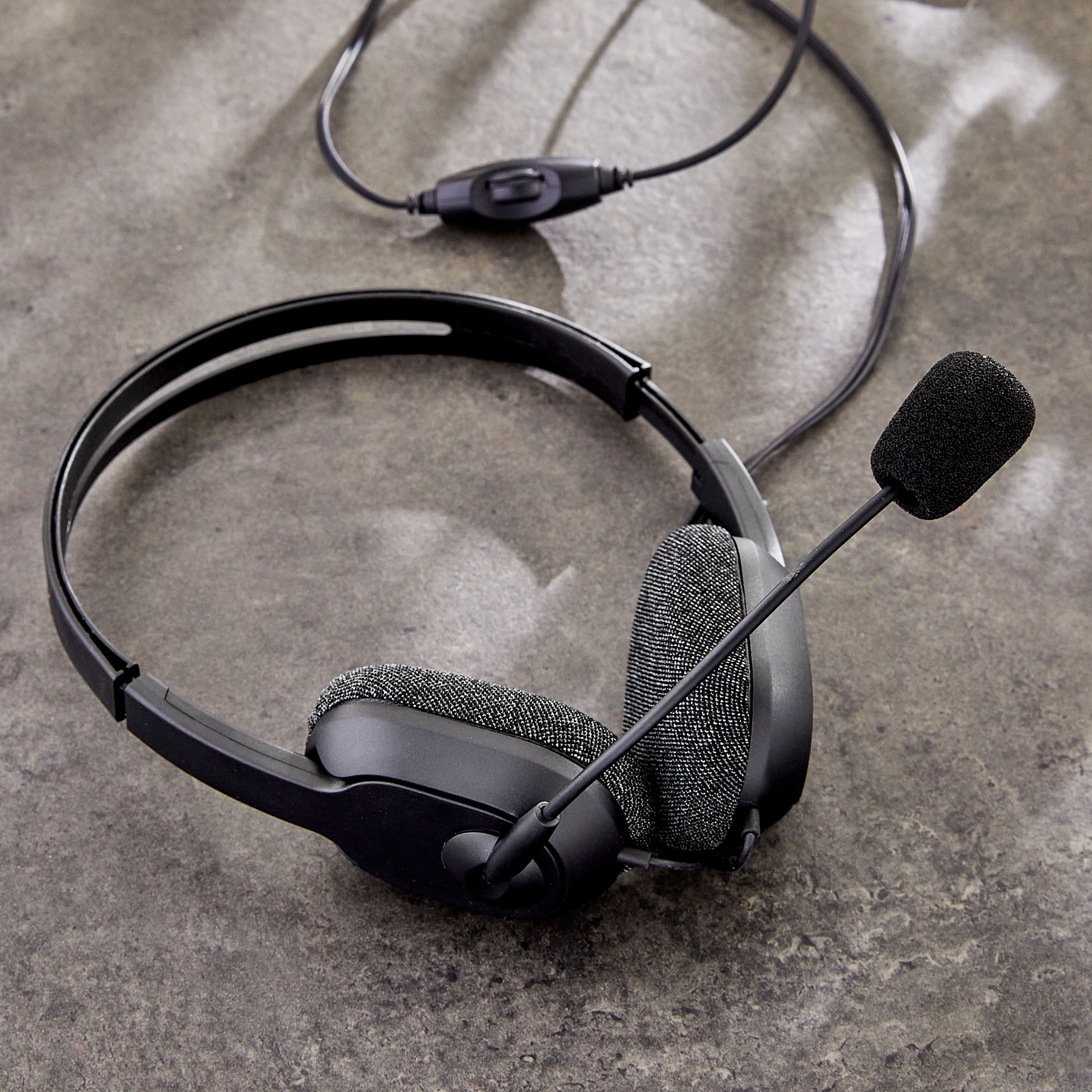 onn 3.5mm AUX Stereo Headset with Built-In Microphone, Black